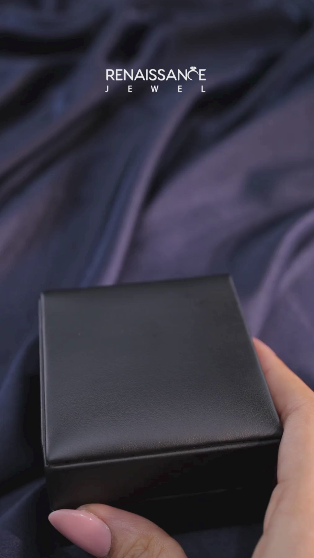 Yellow gold Round Solitaire Pave Split Shank Engagement Ring with Six-Prong Setting 6