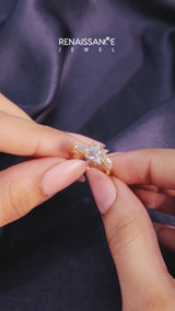 Yellow gold Princess Cut Diamond Ring with Tapered Baguette Side Stones in Four-Prong Setting