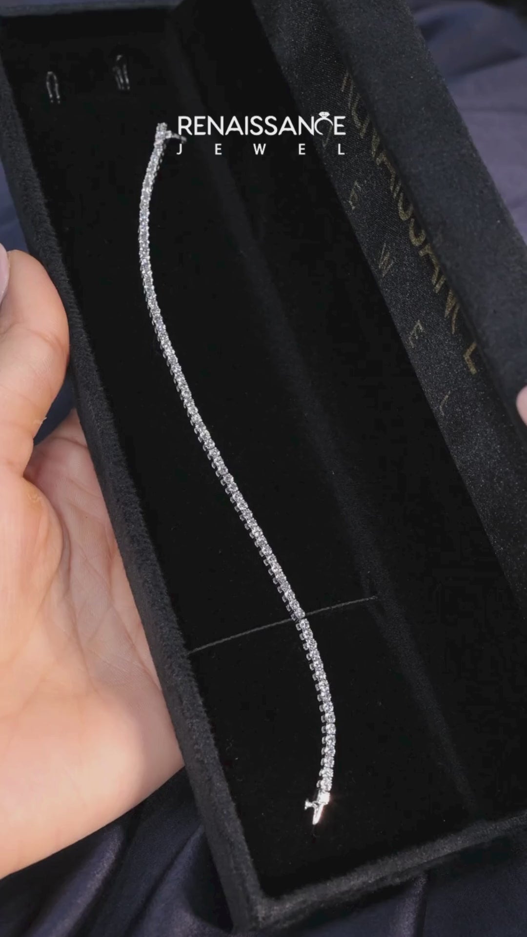 White gold Round Brilliant Diamond Tennis Bracelet with Prong Setting 5