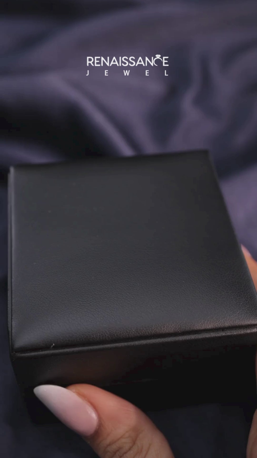 White gold Emerald Solitaire Diamond with Pavé Band and Four-Prong Setting 6