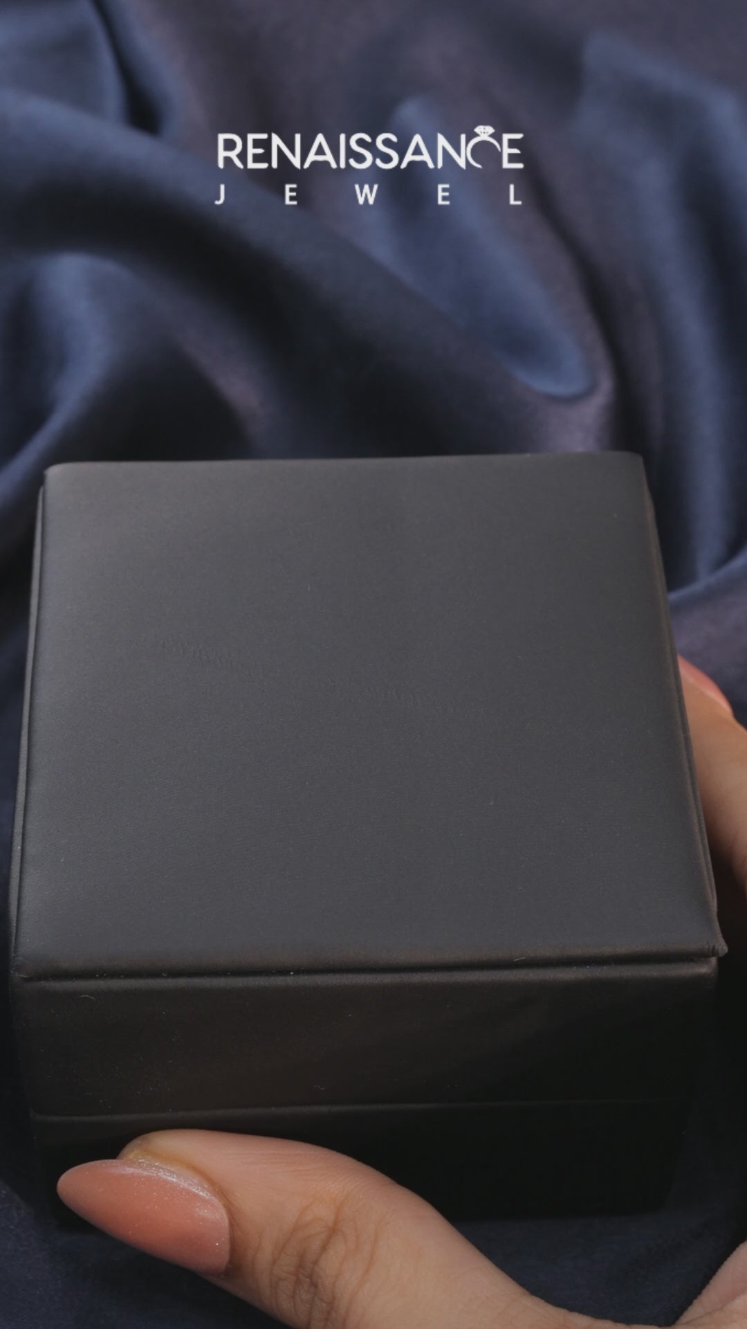 Yellow gold Double Halo Oval Cut Split Shank Diamond Ring with Four-Prong Setting_10