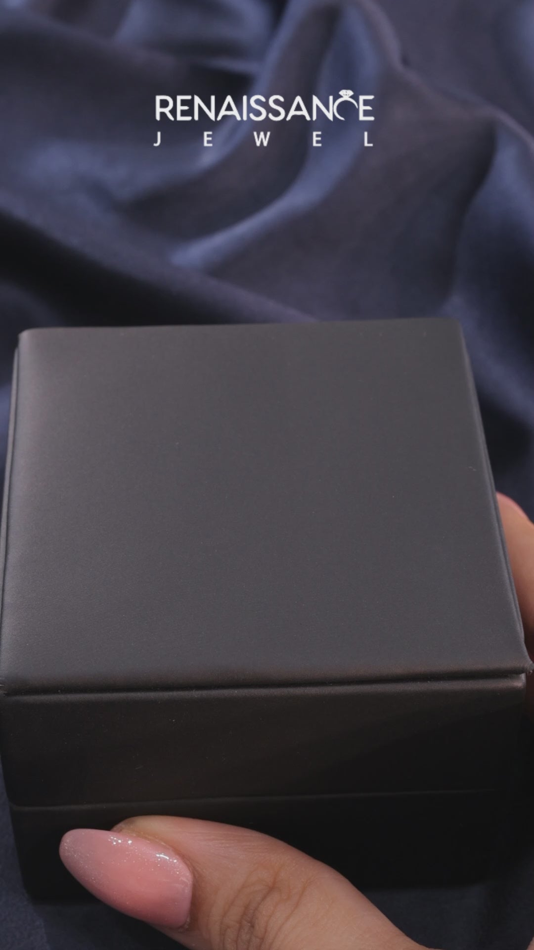 Yellow gold Three-Stone Cushion Cut Diamond Ring with Prong Setting and Classic Band_19