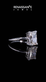 Platinum Radiant Cut Solitaire Ring with Four-Prong Setting and Classic Band