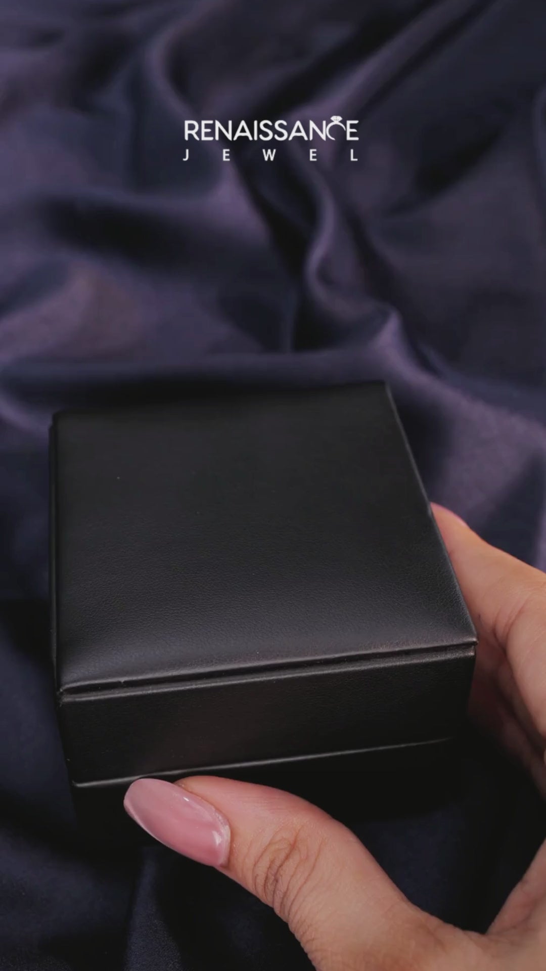 Yellow gold Marquise Cluster Diamond Pavé Band with Prong Setting 6