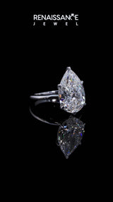 White gold Pear Cut Diamond Solitaire Engagement Ring with Classic Band and Four-Prong Setting