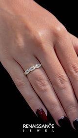 Yellow gold Round Diamond Twisted Eternity Band with Pavé and Shared Prong Setting